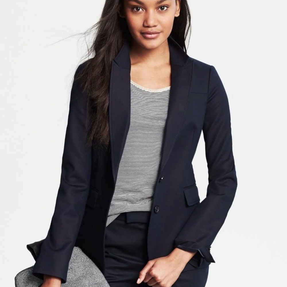 EUC- Banana Republic Classic 2 Button Cotton Blend Stretch Blazer